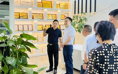 龙华民治街道张高攀书记莅临NG南宫体育考察、指导，助力NG南宫体育持续健康发展！